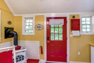 Studio with Trail Access about 10 Mi to Brattleboro! - 8