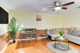 Walk to Waterfront Cozy Fall River Condo - Fall River - 0