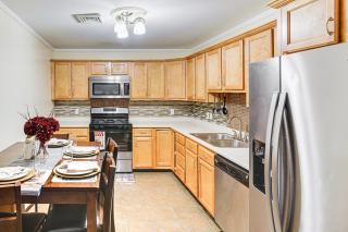 Walk to Waterfront Cozy Fall River Condo - Fall River - 9