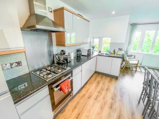2 Bed - 2 Bath - Duplex Apartment next to LBU-Headingley Centre-YCC Arena-Families-Relocators - Long Stay Rates Available - Meanwood - 9