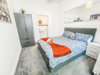 2 Bed - 2 Bath - Duplex Apartment next to LBU-Headingley Centre-YCC Arena-Families-Relocators - Long Stay Rates Available - Meanwood - 3