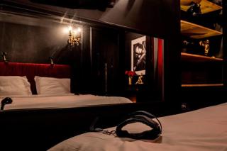 Le Boudoir Secret - Love Room avec Chambre Secrète - Le Luc - 7
