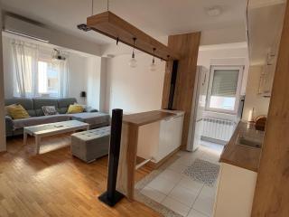 Cozy Home Cinema Apartment - 7