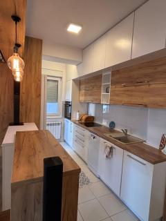 Cozy Home Cinema Apartment - 6