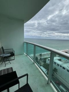 Spectacular ocean view 1 bedroom in Hollywood - 9