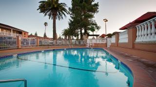 SFO El Rancho Inn SureStay Collection by Best Western - Millbrae - 7
