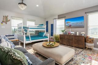 Chic Crystal Beach Home with Deck Walk to the Ocean - 2