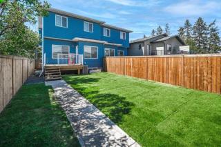 NEW Family 3BR w Yard, Sleeps 8! FREE Banff Pass, Wine, Netflix, Parking! Large Group OPTION! - Calgary - 6