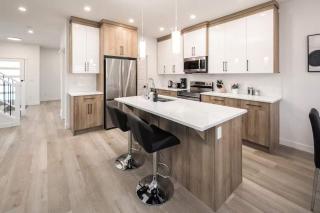 AMAZING Value! Near Downtown, Large 3BR! FREE Banff Pass, Wine, Netflix, Parking! Groups of up to 16 - Ask us! - 2