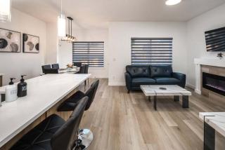 AMAZING Value! Near Downtown, Large 3BR! FREE Banff Pass, Wine, Netflix, Parking! Groups of up to 16 - Ask us! - 1