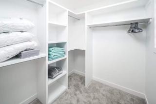 AMAZING Value! Near Downtown, Large 3BR! FREE Banff Pass, Wine, Netflix, Parking! Groups of up to 16 - Ask us! - 3