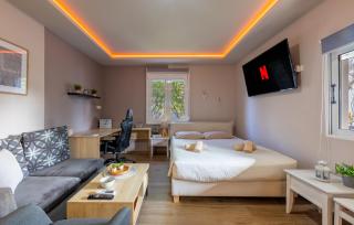 The Home Away from Home with Hot Tub - Lampi - 9