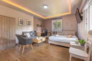 The Home Away from Home with Hot Tub - Lampi - 8