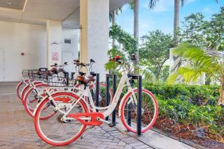 Modern Stylish 2BR with Balcony - Hallandale Beach - 2
