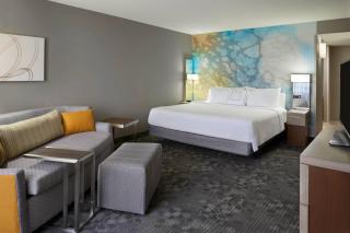 Courtyard by Marriott Toronto Airport - 1