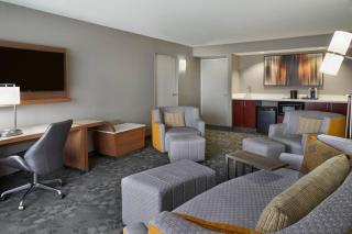 Courtyard by Marriott Toronto Airport - 2