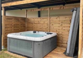 Gîte 3 étoiles avec spa, vue sur parc animalier - Montrozier - 2