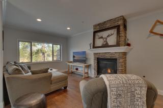 3987 - Upscale Townhouse Walk to Heavenly, Casino and Beach - South Lake Tahoe - 3