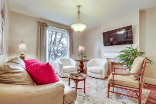 Walk to Garden & Restaurants: Zanesville Apartment - 0