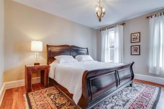 Walk to Garden & Restaurants: Zanesville Apartment - 2