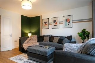 Comfortable 5 Bedroom 3 Bath Home Sleeps 7 with Free Wifi and Parking - 5