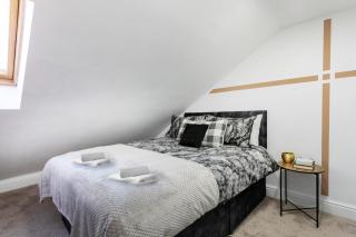Stylish & Classy 5-Bedroom Home, 3 Bathrooms Sleeps 7, Free Unlimited WiFi & Parking - Leicester - 6