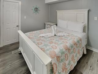 Pleasure Pier Retreat Manor - 8