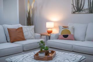 6 Br Resort Style Home Pool Game Room Fire Pit - Glendale - 2