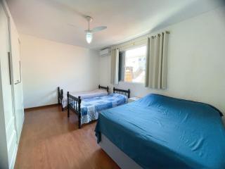 Apartamento Espaçoso a 300m Praia de Canas - Florianópolis - 2