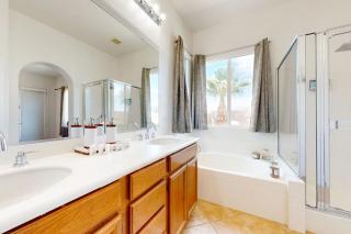 Private Pool & Jacuzzi! Walk 2 Waterfront Home! - Indio - 3