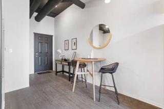 Spacious Modern Loft with Downtown Views and WiFi - 8