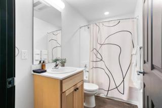 Spacious Modern Loft with Downtown Views and WiFi - 2