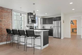 Spacious Apartment with King Beds - J and K on Main - 2