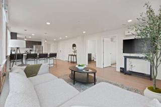 Spacious Apartment with King Beds - J and K on Main - Spokane - 1