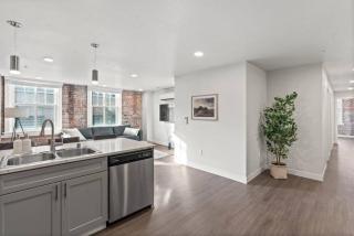 King Bed - J and K on Main Luxury Apartment 306 - Spokane - 3