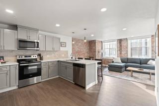 King Bed - J and K on Main Luxury Apartment 306 - Spokane - 2