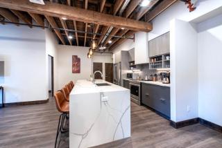 Historic Downtown Loft with King Bed and Wifi - 0