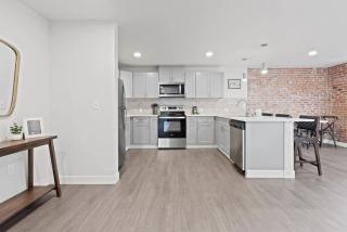 King Beds J and K on Main Luxury Apartment 406 - 6