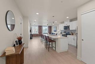 Brunch & Coffee Near! Spacious Downtown Stay 302 - Spokane - 8