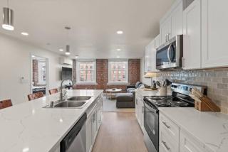 Brunch & Coffee Near! Spacious Downtown Stay 302 - Spokane - 3