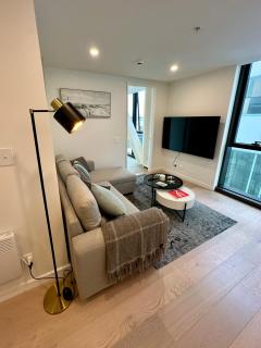 Brand New CBD High Rise 1 Bed With Ocean View on the Doorstep of Courtenay Place - Wellington - 7