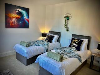 6 bedroom house - Pool table - Contractors, Crew, Group - Colchester - 5