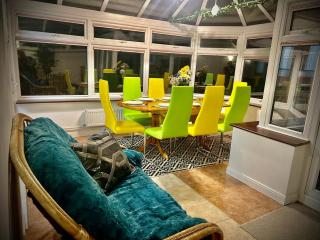 6 bedroom house - Pool table - Contractors, Crew, Group - Colchester - 8