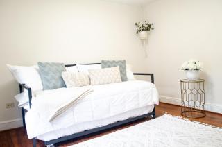 Cozy Gordonsville Cottage on Main Street - 8