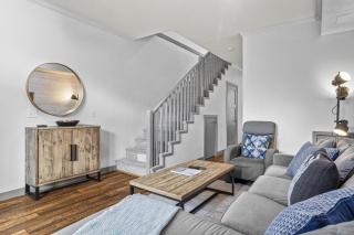 Mystic Pool & Hot tub Hosted by Little Sister Getaways - 4