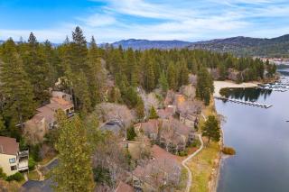 Arrowhead Lakeside Escape by AvantStay 3min Walk to Lake Private Beach Access - Lake Arrowhead - 8