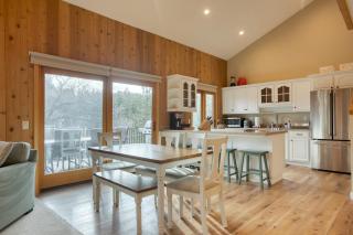 Arrowhead Lakeside Escape by AvantStay 3min Walk to Lake Private Beach Access - Lake Arrowhead - 1