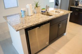 Spacious 3BR Tucson Home - Pool, Playground, Level 2 EV Chg, AC - Tucson - 2