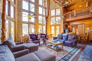 Waterfront Lodge on Lake Tawakoni Group Getaway! - - 7
