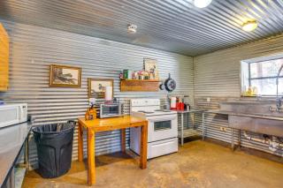 Waterfront Lodge on Lake Tawakoni Group Getaway! - - 6